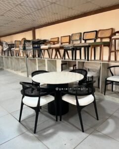 Set Meja Cafe Bundar Marmer 4 Kursi Rotan Hitam