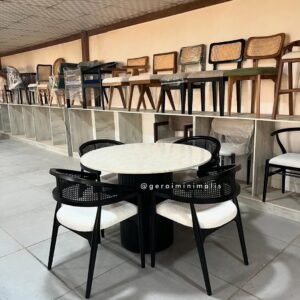 Set Meja Cafe Bundar Marmer 4 Kursi Rotan Hitam