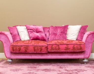 Set Sofa Boucle atau Velvet, Mana yang Lebih Cocok?