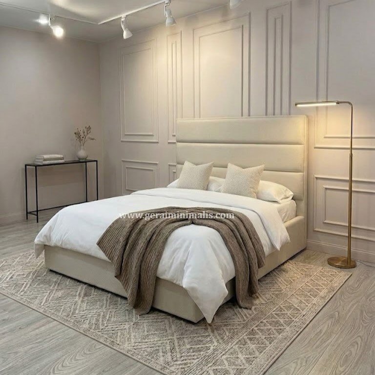 Tempat Tidur Upholstery Minimalis dengan Headboard Panel (2)