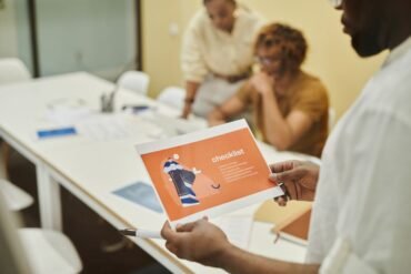 Checklist Sebelum Membeli Meja Rapat untuk Kantor