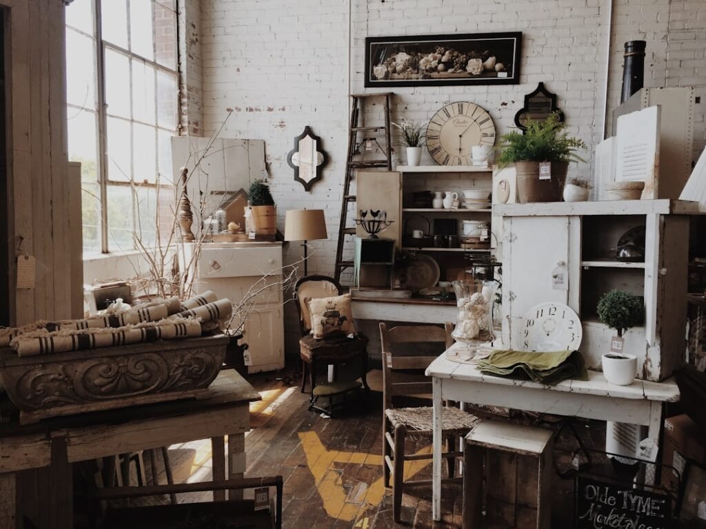 perbedaan furniture minimalis dan furniture klasik