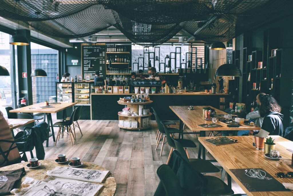 Cara Menentukan Konsep Furniture Café Berdasarkan Target Pengunjung