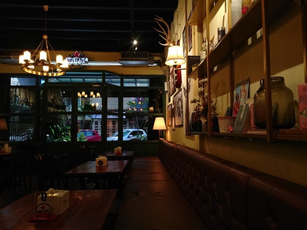 Furniture Cafe Vintage Untuk Suasana Yang Lebih Cozy