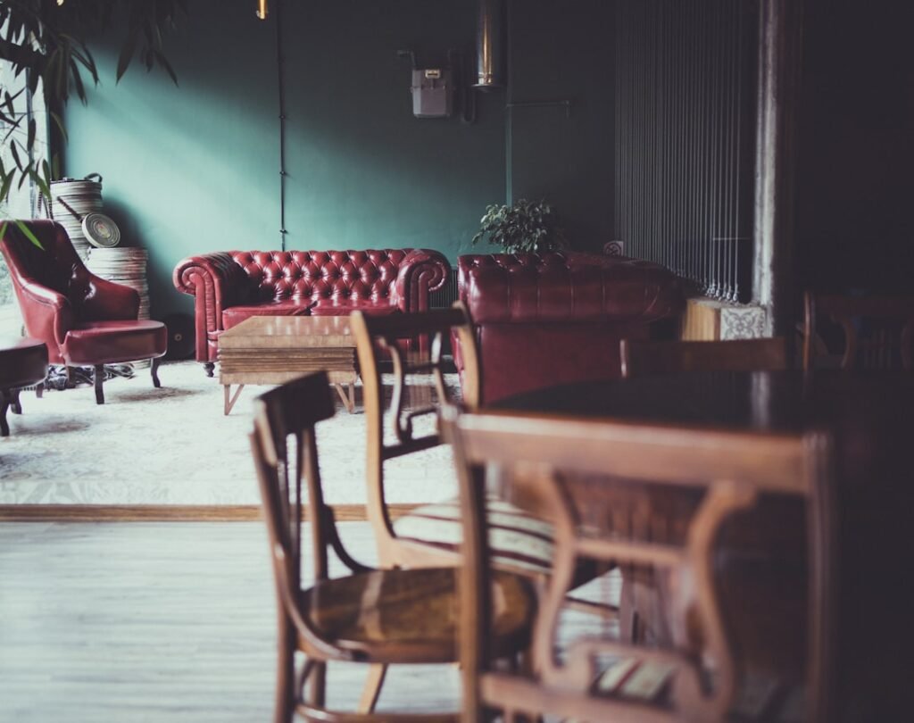 Furniture Cafe Vintage Untuk Suasana Yang Lebih Cozy