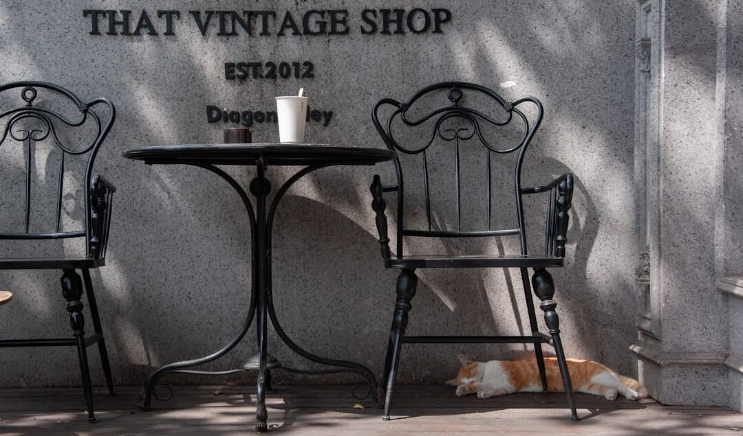 Furniture Cafe Vintage Untuk Suasana Yang Lebih Cozy