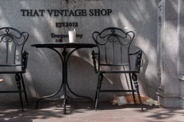Furniture Cafe Vintage Untuk Suasana Yang Lebih Cozy