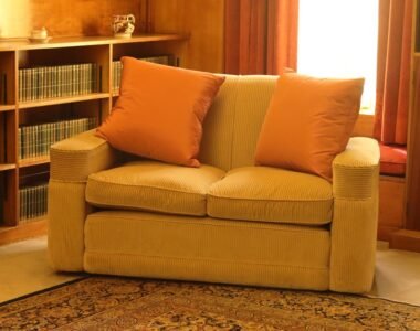 Ide Menata Sofa Single di Sudut Ruang Baca atau Kerja