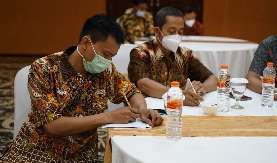 Material Meja Rapat yang Bagus untuk Pemakaian Jangka Panjang