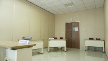 Meja Rapat untuk Kantor Kecil dan Besar, Apa Perbedaannya?