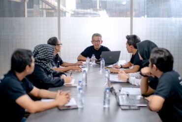 Panduan Membeli Meja Rapat untuk Kantor dan Ruang Meeting