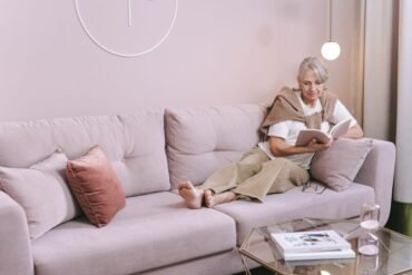 Sofa Minimalis untuk Ruang Tamu Kecil agar Terlihat Lebih Luas