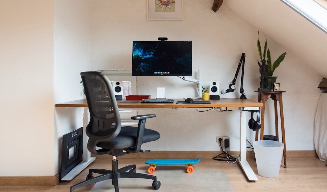 Furniture Untuk Kantor Rumah Yang Hemat Ruang Dan Efisien