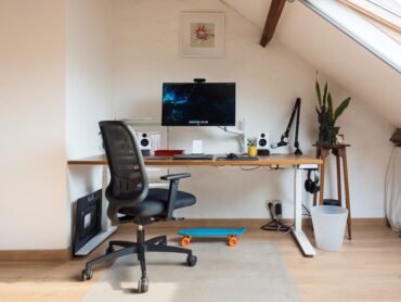 Furniture Untuk Kantor Rumah Yang Hemat Ruang Dan Efisien
