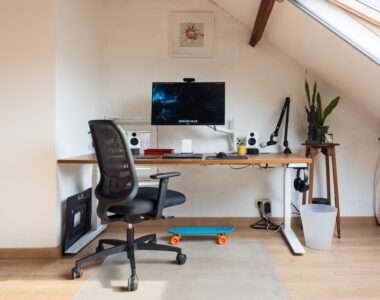Furniture Untuk Kantor Rumah Yang Hemat Ruang Dan Efisien
