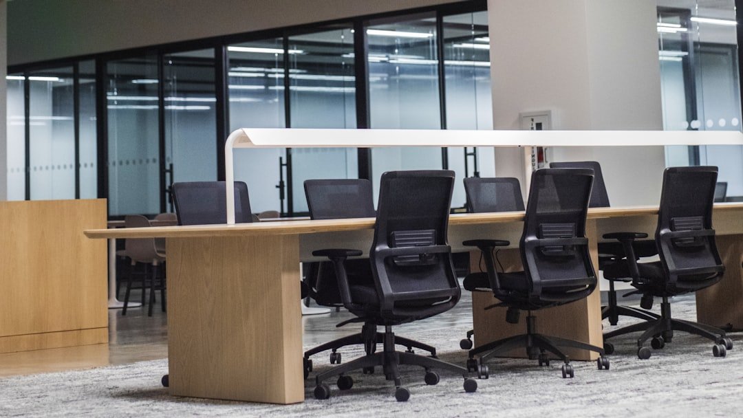 Kenapa Furniture Kantor Harus Ergonomis Dan Nyaman?